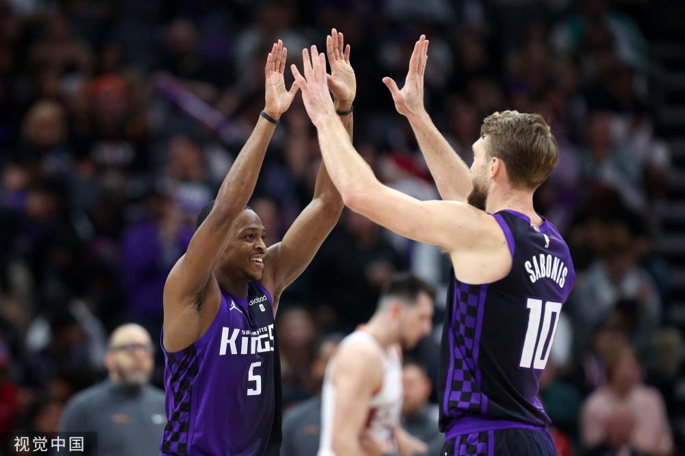 球员摆脱合 球员摆脱合