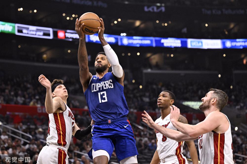 这使得他不 这使得他不